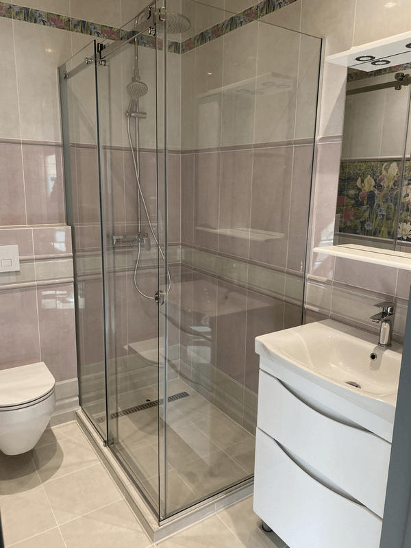 dushevaja-uglovaja-razdvijnoi-dver